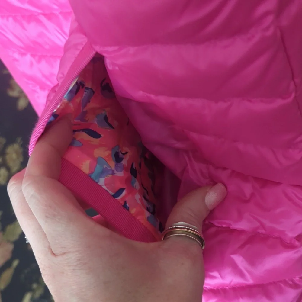 Lilly Pulitzer Cora Hot Pink Puffer Vest Size Women's Medium - Picture 5 of 7